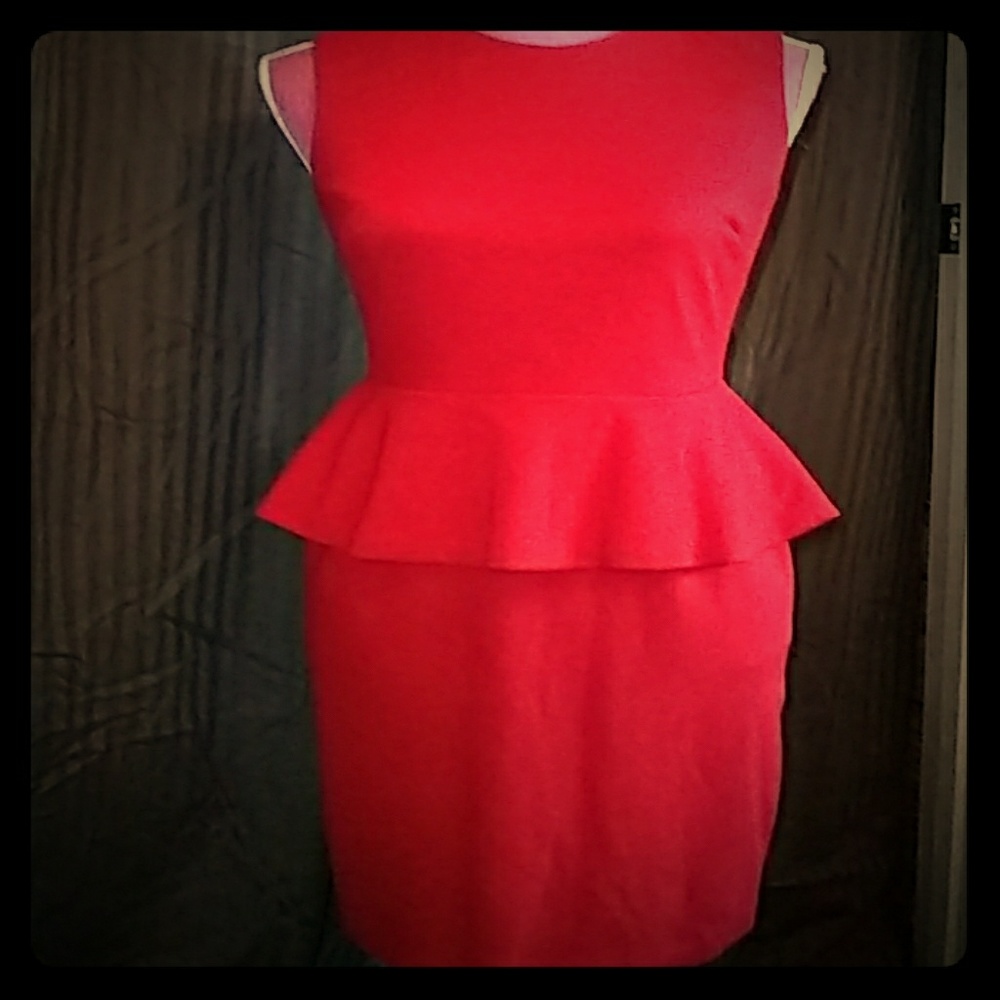 Vince Camuto red flar dress size 2